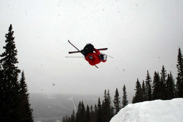 hoppträning i duved, dspin 720 mute. Foto: Oscar Södergren. Åkare: Erik Kikajon.