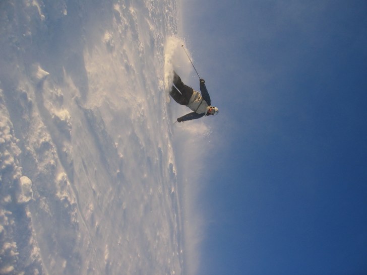 Sköna svängar i Norge. Foto: Oskar Kristoffersson. Åkare: Peter Withfeldt.