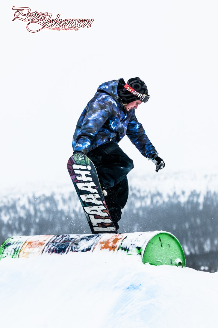 Första gången med snowboard/skidor framför lins. Foto: Petra Eleonor Johnsson.
