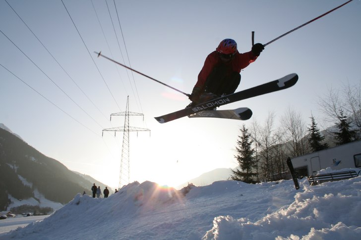 1 veckas byggande (kicker inkl. "startbana&qu. Foto: Niklas Holmberg. Åkare: Fredrik Nordenberg.