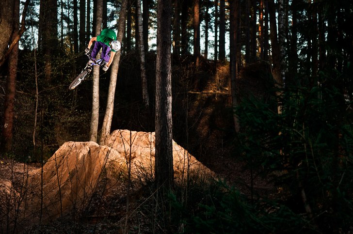 Felix langar 3a

http://magnusphoto.nu/. Foto: Magnus Karlsson. Åkare: Felix Beckeman.