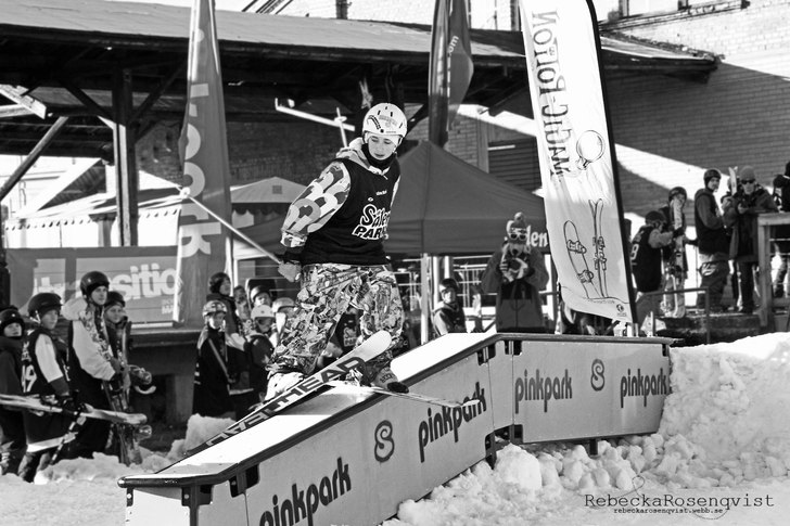 [första gången jag fotar "skid/bräd åkare. Foto: Rebecka Rosenqvist. Åkare: Fabian Omne.