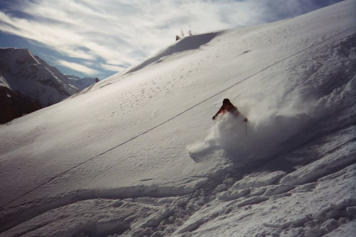 En solig dag i närheten av Super Nendaz.. Foto: Peter Elofson. Åkare: Tor-Leo Folgerö.