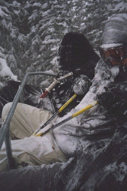 Massiv snöstorm i liften. Foto: David Carlsson. Åkare: Joakim Wilthorn o Linus Carlson.