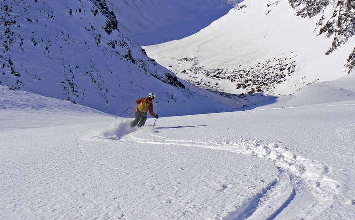 Karin njuter av bra väder och fin snö på sin f�. Foto: Stefan Vikberg. Åkare: Karin Ekström.