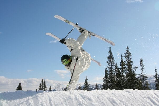 En liten handplant sisådär. Foto: Victor Sjöberg. Åkare: Andreas Öjbrandt.