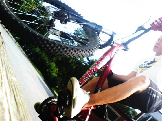 upp på en bänk. Foto: joakim forslund. Åkare: Anton hartell.