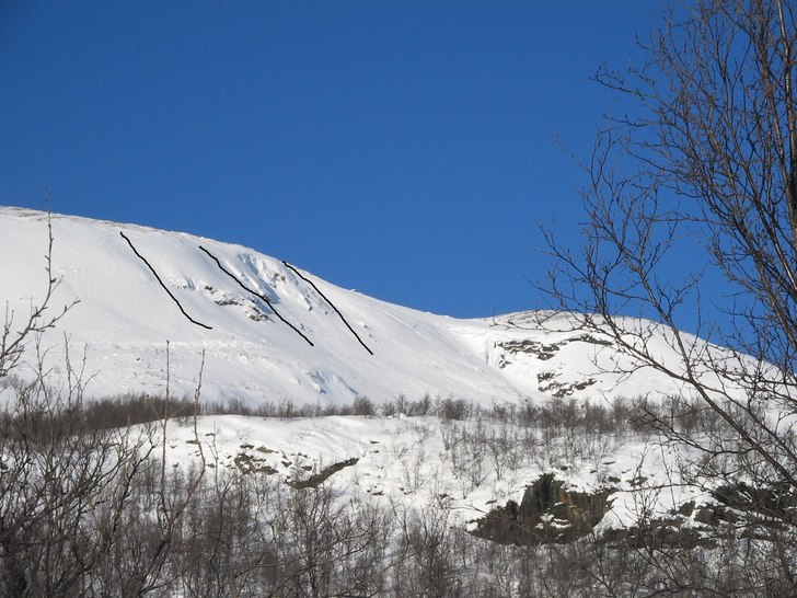 Fine og bratte linjer kjørt på Nuolja mars 2007. Foto: Tor-Edgar Ripman.