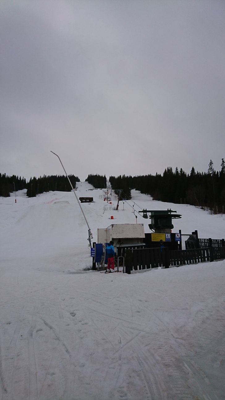 Ålen Skisenter 
Heisen går og alle nedfarter er .