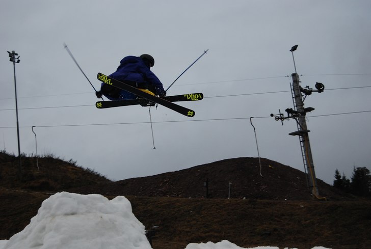 snö i hemlingby ! :D. Foto: Charlie Löfblom?. Åkare: Jag.
