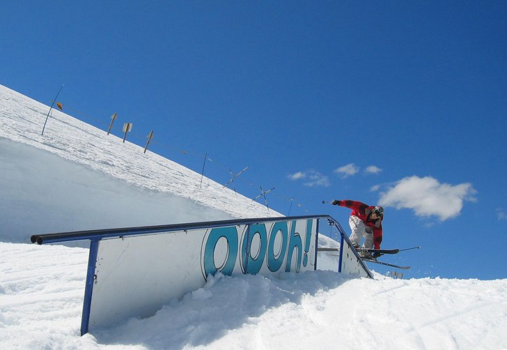 Under Quiksilver Camp. Sjukt bra väder och varmt.. Foto: Johan Sjögren. Åkare: Robin.
