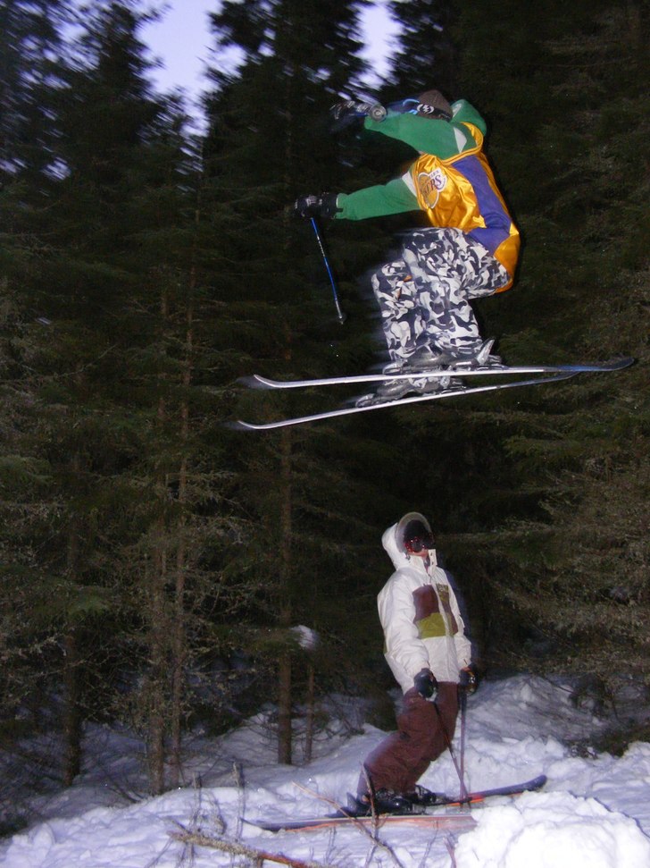 Rickard hoppar över sebbe. Sweet air. Foto: Tobias Johansson. Åkare: Rickard Bergqvist.