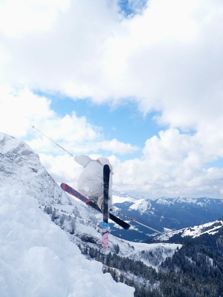 idag byggde vi en kick bland en massa djupsnö :D. Foto: sandra. Åkare: rebecka westerberg.