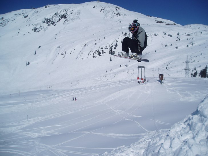 Fick till en bra snurr i slutet av dagen, efter by. Foto: Filip Eklund. Åkare: Kasper Kristenson.