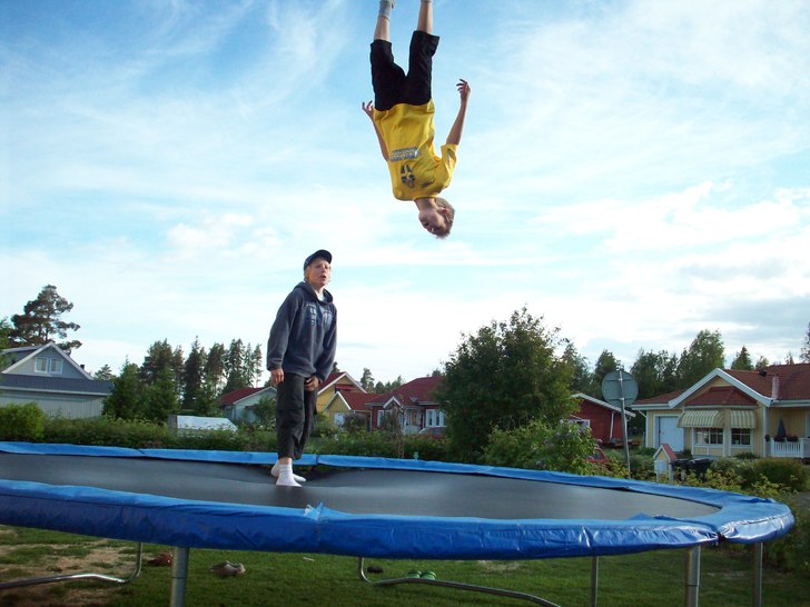 en backflip hemma
vet inte datum men de var i som. Foto: syrran. Åkare: alle(jag).