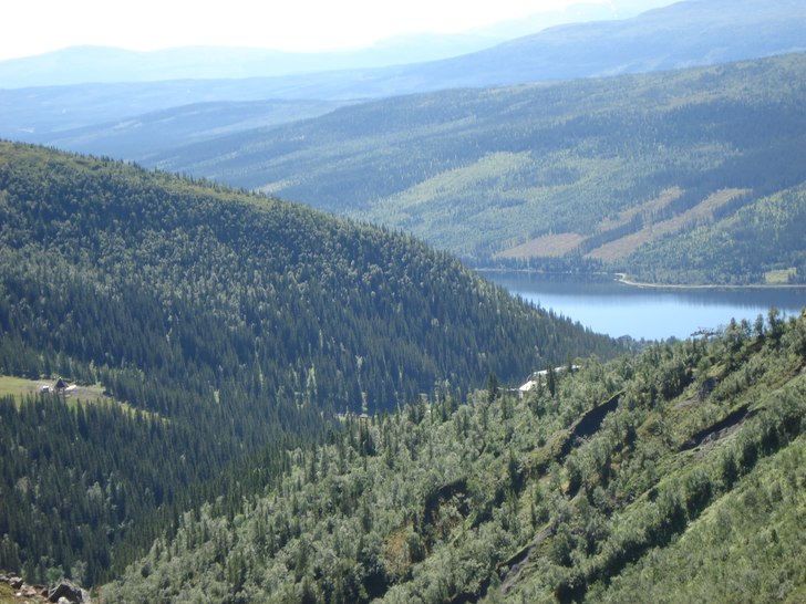 Utsikt över ravinen ner mot Tott hotel.. Foto: Johannes Eriksson.