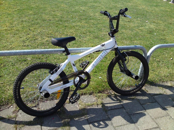 Min BMX ;). Foto: Ellen . Åkare: Ingen.