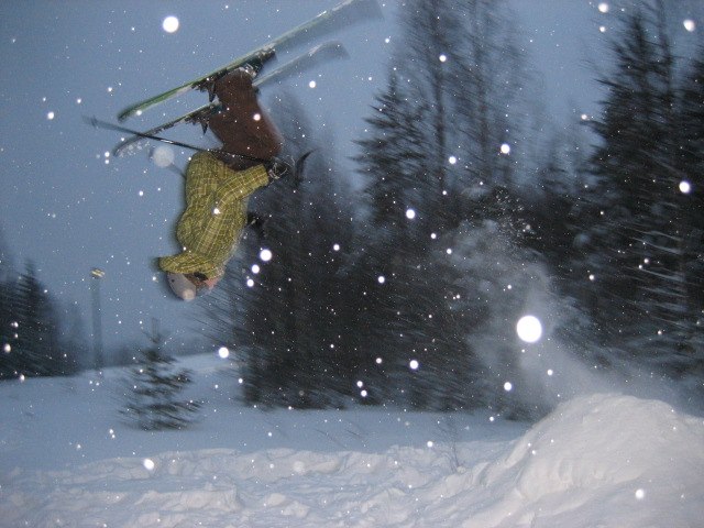 jag och kompisarna gjorde våra första flips där. Foto: Min syster:P. Åkare: me.