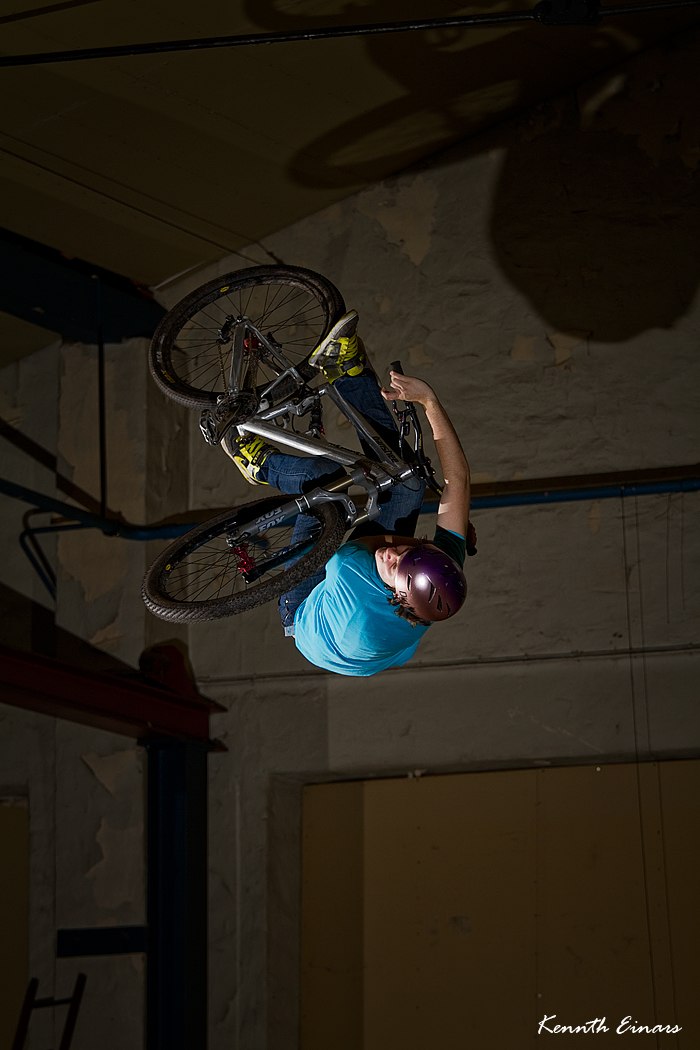 Alex gör en flip unturn down. Foto: Kenneth Einars. Åkare: Alexander Bäckvall.