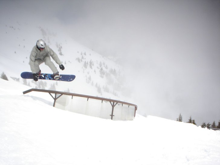Testade att åka lite bräda igen, lånade Jons oc. Foto: Martin Lööv. Åkare: Christian Skoog.