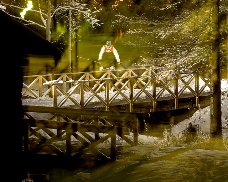 Jowe mannen mixtrar lite flashigd med ljuset å ja. Foto: www.johanwennerstrom.se. Åkare: Jesper Nyström.