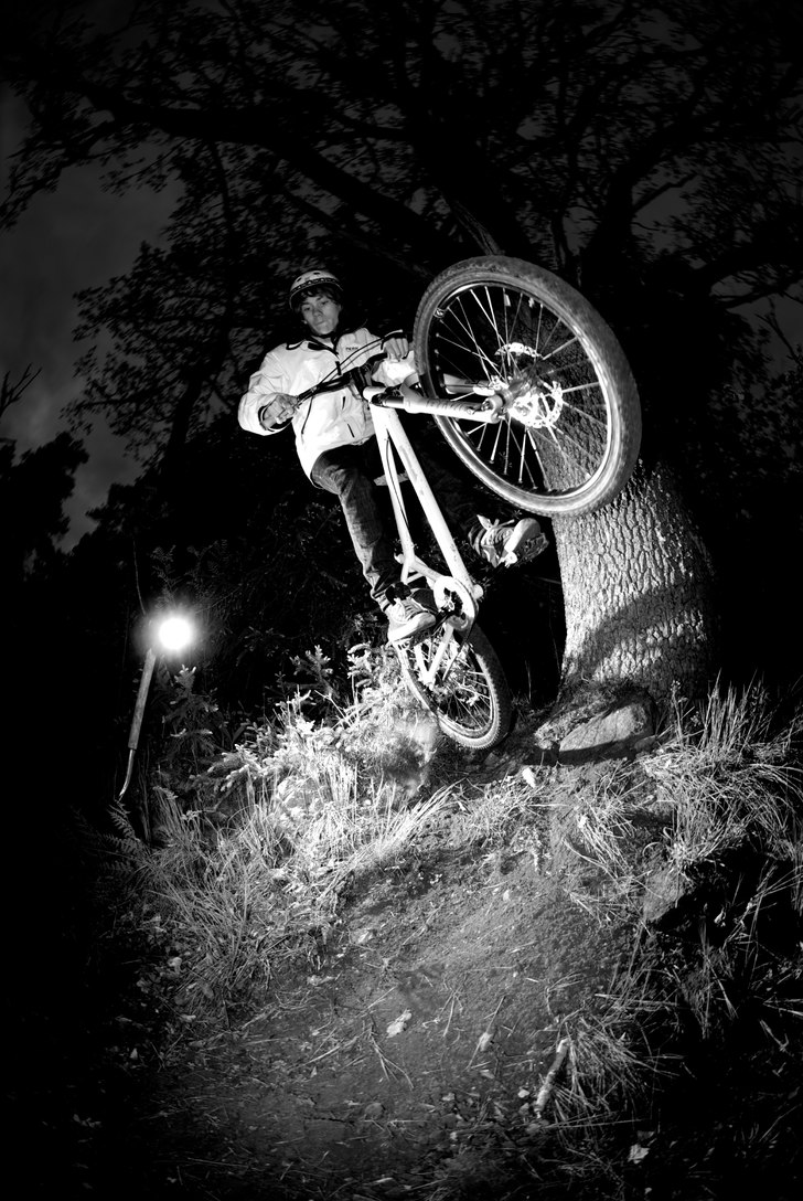 Träd, Hopp, 180. Foto: Simon Pontér. Åkare: Joakim Nilsson.