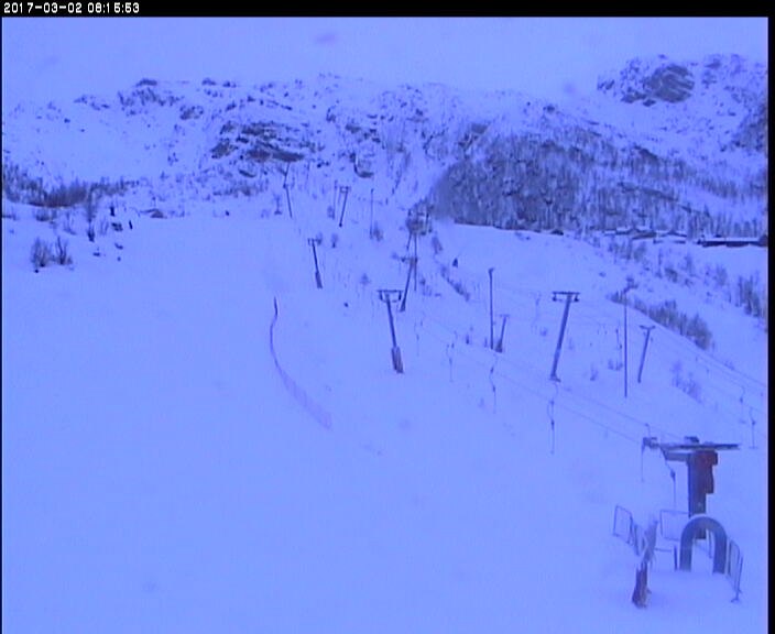 5 cm nysnø!
Det er nå 0 grader, lett snøvær og.