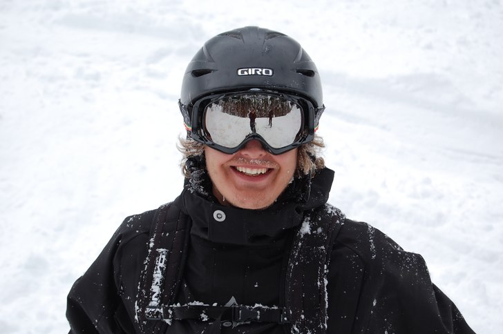 En nöjd puderhunk med en tillhörande pudermusch.. Foto: Oskar Stenseke. Åkare: John Salgård.