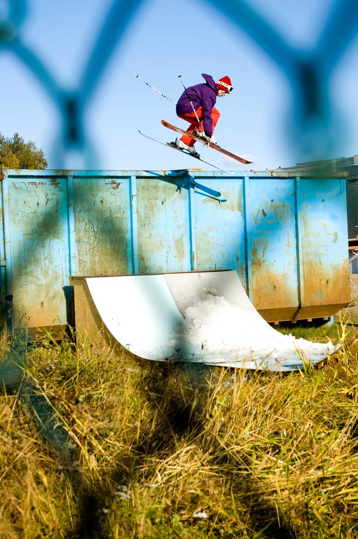 Drop.
Fotosession under en stekig dag.. Foto: Gustaf Wennerström. Åkare: Erik Lundmark.