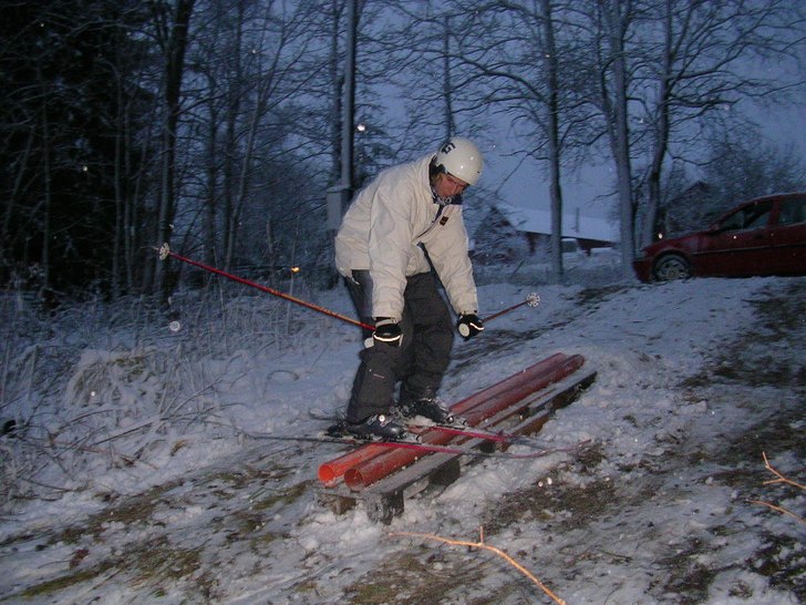 Första rail session på riktig snö. Foto: Tobbias Lindgren. Åkare: Robin Eriksson.