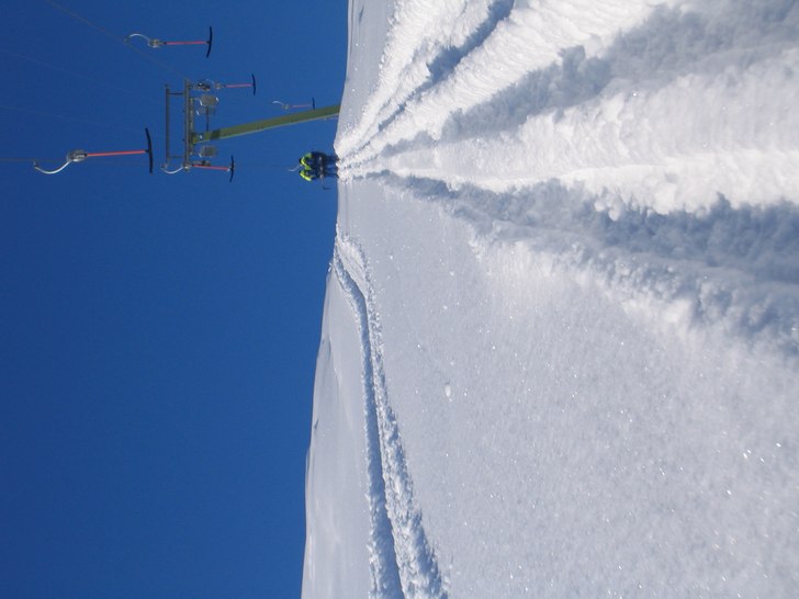 nysnö 17 april.. Foto: Isak Stålenhag. Åkare: Pistörer björkis.