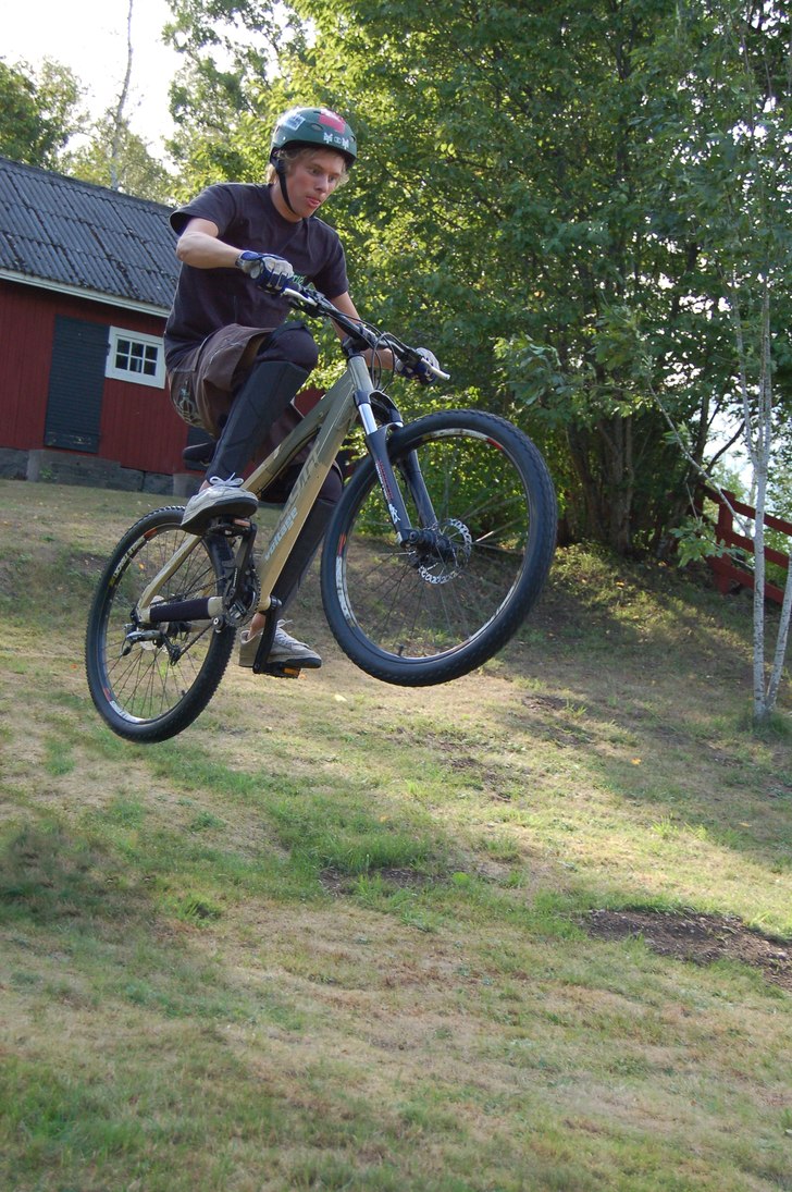 kolla minen haha
:P bokstavligt talat XD. Foto: bo ottosson. Åkare: jonas ottosson.