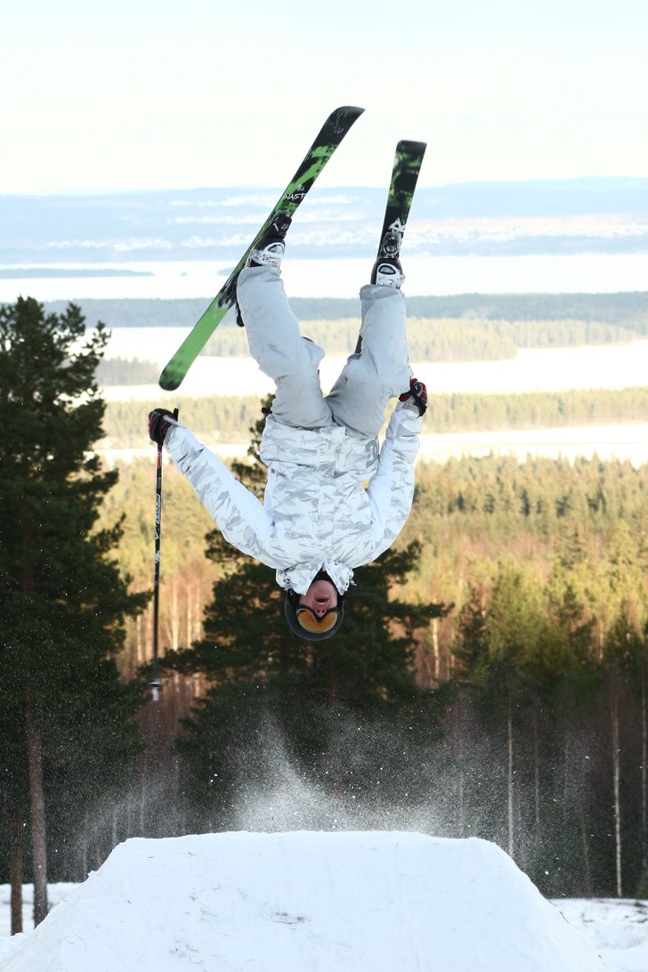 Backflipp. Foto: Jacob Gustafsson. Åkare: Jonathan Liljedal.