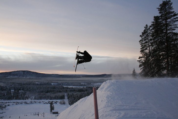 jag slänger iväg en lastbils inspererande handfa. Foto: Joakim Hayland/ piteå. Åkare: NIklas Granlund.