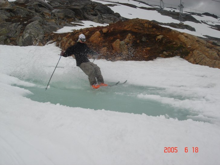 Vattenåkning i Gränsen v.24 :D. Foto: Carl Lundberg. Åkare: Kalle Lindh.