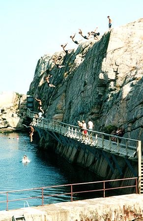 Efter en härlig friklättringsled, på ön Smöge. Foto: Ulrik Brandt. Åkare: Andreas Jacobsson.