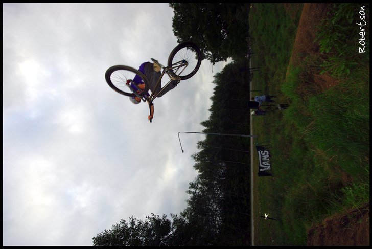 table. Foto: Carl robertsson. Åkare: Emil Thelander.