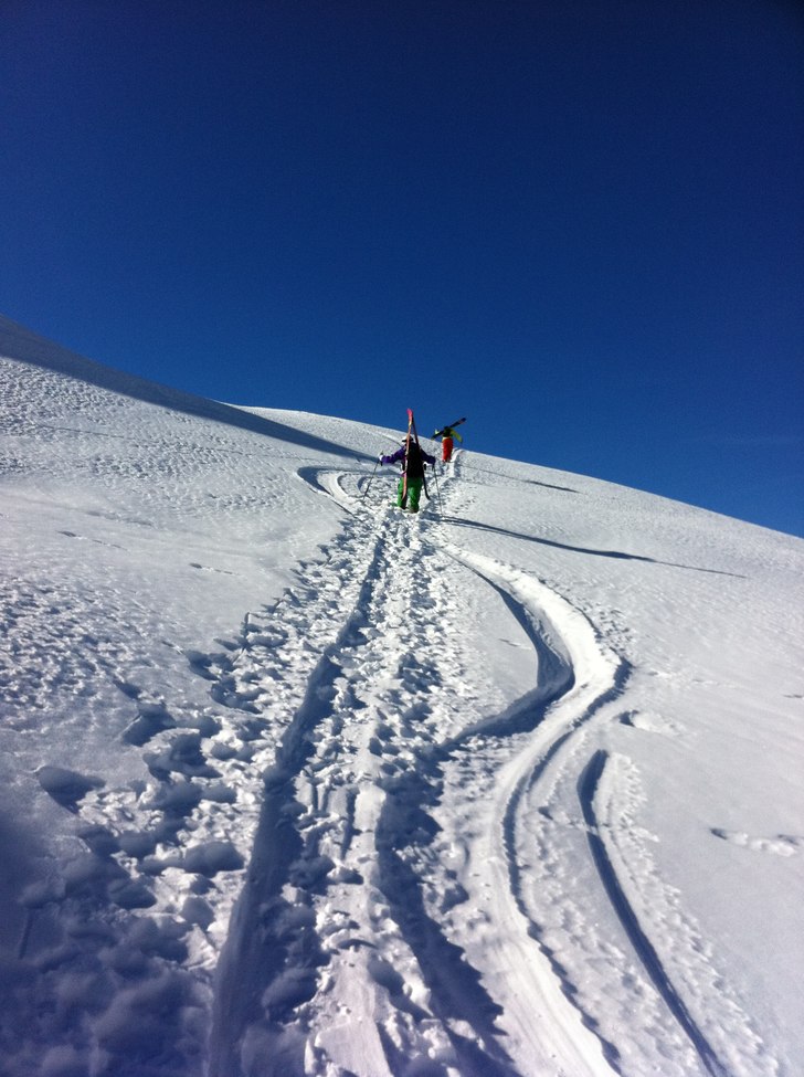 Dåligt med snö i Början av februari i hela Alpe. Foto: Magnus Ekström. Åkare: Klas Rydstrand och Charlotta Frenckner.