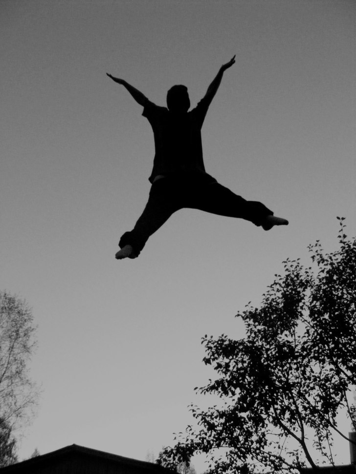 Rasmus flyger. Foto: Tobias Johansson. Åkare: Rasmus Andersson.