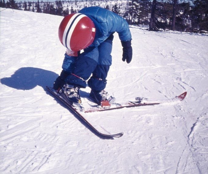 1976, man var 6 bast och gick i skidskola.. Foto: Farsan. Åkare: Jag.