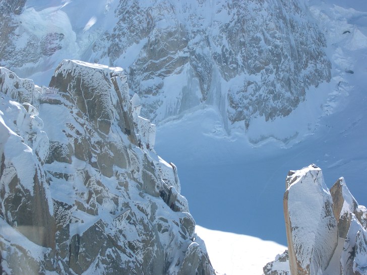 Klattring opp Aguillen i -17 grader. Foto: Steon. Åkare: Ukjent.
