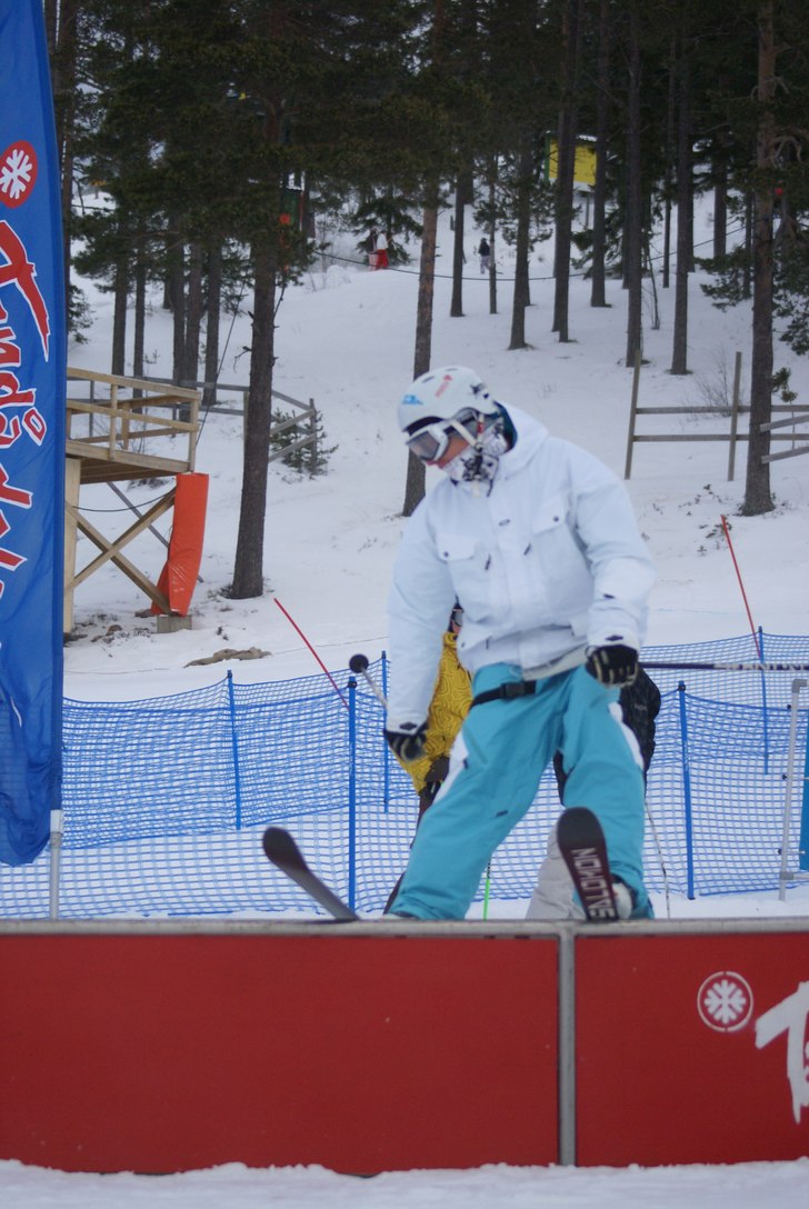 ja kör på c-boxen under skid testar helgen i tan. Foto: tom öhlin. Åkare: jens lindström.