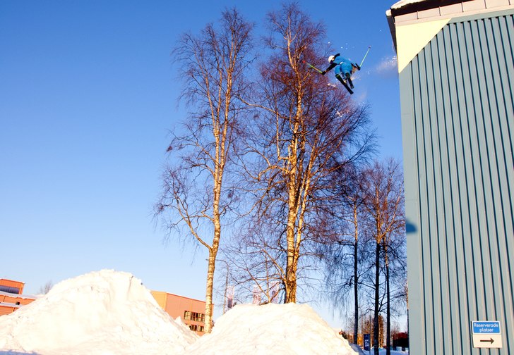 Samma drop från annan vinkel.. Foto: Mikael Schärström. Åkare: Jesper westman.