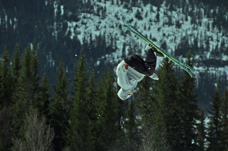 Backflip i Bräcke under freeridehelgen. Foto: Max Larsson (Jag). Åkare: Ökänt.