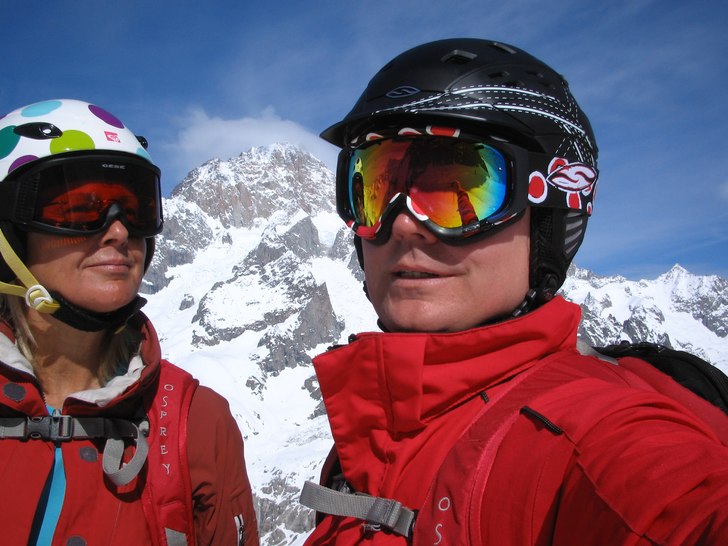 Mt. Bianco i bakgrunden. Foto: Stefan Vikberg. Åkare: Jag och Karin.