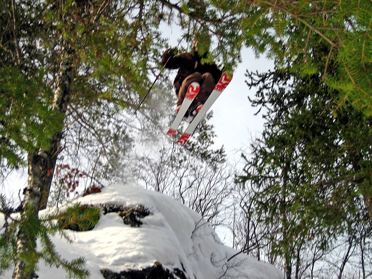 Synd med grenen...annars fin bild. Foto: Johan Röckner. Åkare: Jocke Lenndin.