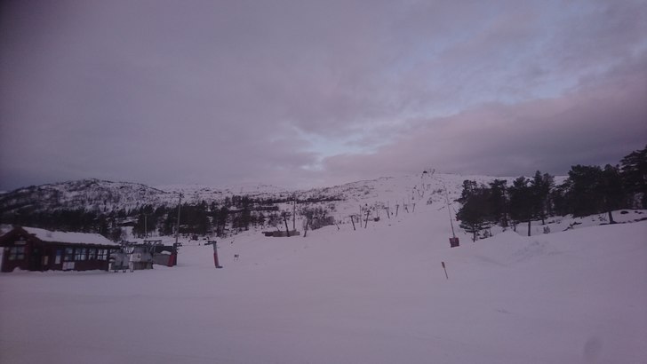 Søndag 5/2 kl 0830
1 grad,lettskya vær og laber .