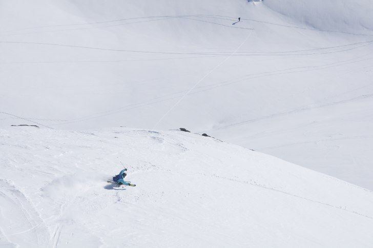 Johannes Omma smeker berget ner i Kobåset.. Foto: Fredrik Corin.