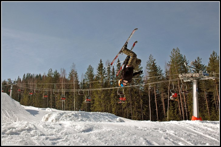 Ännu en switch backflip. Foto: Johan Sjöstrand. Åkare: Tobias Jackson.