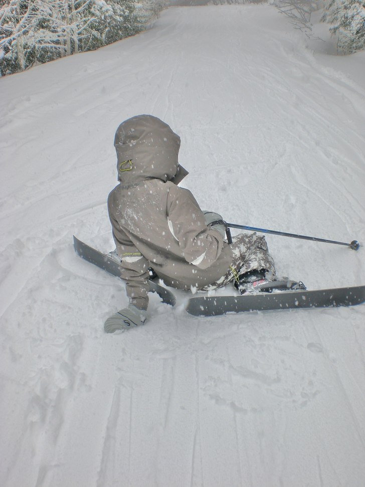 Skidor är inget för mig. Foto: Josefine. Åkare: Johanna.